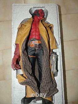 2004 Sideshow Collectibles Hellboy 1/4 Scale Figure STATUE 0256/2000
