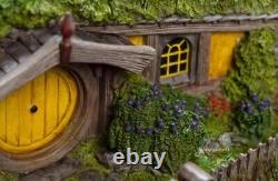 Apple Street No. 13 Statue Hobbit Little House Decor Model The Lord of The Rings
