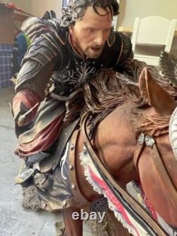 Aragorn at the Black Gates Lord of the Rings Polystone Statue Sideshow Weta IOB