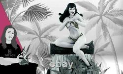 Bettie Page Retro Black And White Statue /300 Made New Sealed Taped Gem Dynamite