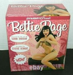 Bettie Page Retro Black And White Statue /300 Made New Sealed Taped Gem Dynamite
