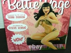 Bettie Page Retro Black And White Statue /300 Made New Sealed Taped Gem Dynamite