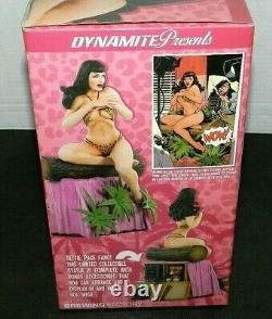 Bettie Page Retro Black And White Statue /300 Made New Sealed Taped Gem Dynamite