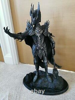 Lord of the Rings The Dark Lord Sauron Polystone Statue Sideshow Weta Broken