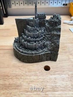 Lord of the rings Minas Tirith Sideshow statue. Hobbit