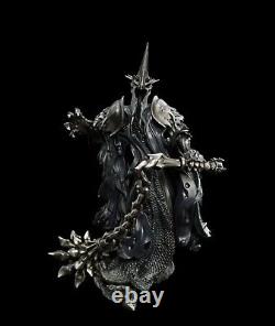 Lord of the rings witch king of angmar holding black flail statue action figure