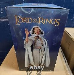 Sideshow 1/4 Lord Of The Rings LOTR 1/4 Galadriel Premium Format Figure Statue