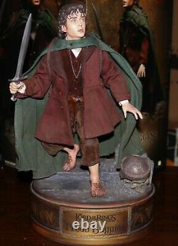 Sideshow Frodo Baggins 1/4 Statue Premium Format Figure Lord of the Rings Hobbit