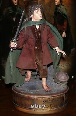 Sideshow Frodo Baggins 1/4 Statue Premium Format Figure Lord of the Rings Hobbit