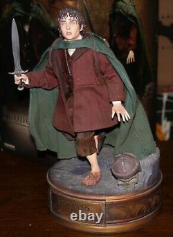 Sideshow Frodo Baggins 1/4 Statue Premium Format Figure Lord of the Rings Hobbit
