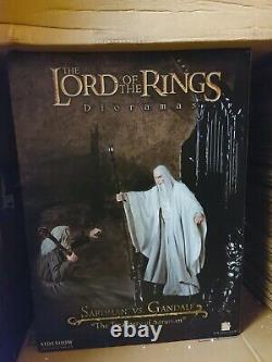 Sideshow The Treachery of Saruman vs Gandalf Dioramas Lord of the Rings statue