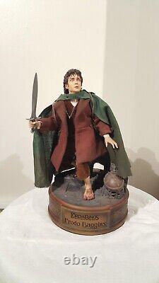 Sideshow collectibles Lord of the rings Frodo premium statue