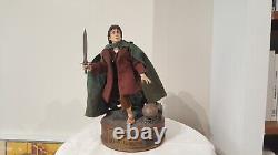 Sideshow collectibles Lord of the rings Frodo premium statue