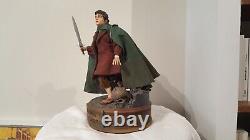 Sideshow collectibles Lord of the rings Frodo premium statue