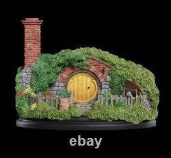 Weta 16 HILL LANE Hobbit Hole The Hobbit The Lord of the Rings Statue Display