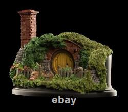 Weta 16 HILL LANE Hobbit Hole The Hobbit The Lord of the Rings Statue Display