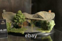 Weta Green Dragon Inn Scene Model The Lord of the Rings Display Statue