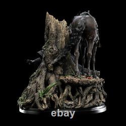 Weta Lord of the Rings Masters Collection Escape off the Road 16 Statue Figure