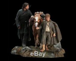Weta lotr Lord of the Rings statue figure diorama Aragorn hobbit orc